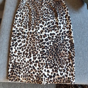 Kjol - Använd 2 ggr. Så gott som ny