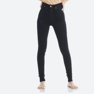 High waist jeans - Svarta snygga Super High Flex jeans som alltså är extra höga skinny jeans😍 aldrig använda! frakt tillkommer💓