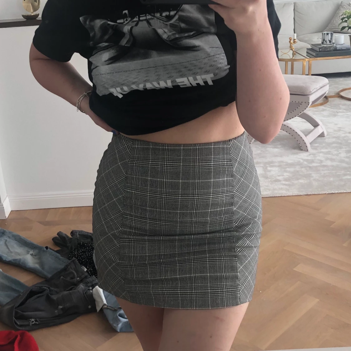 Säljer tajt rutigkjol från H&M 