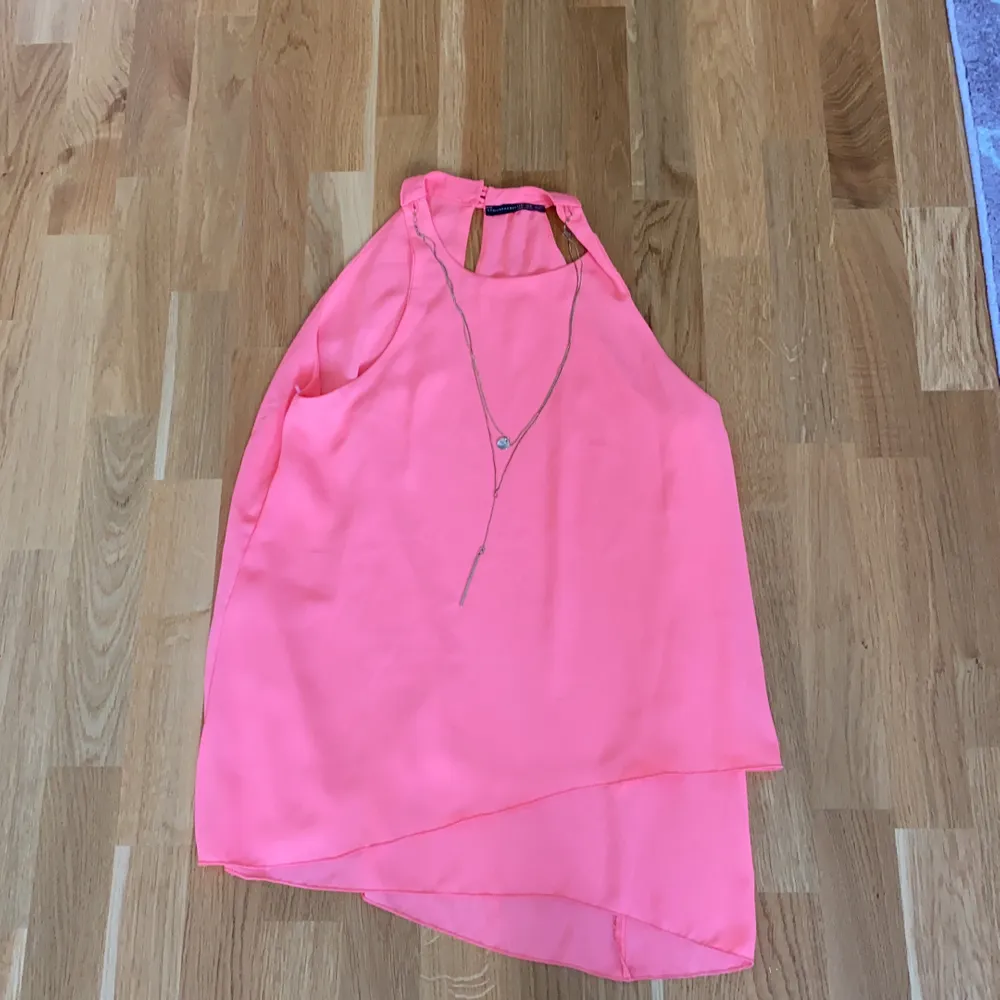 Helt ny blus i från Primark i cerise rosa i storlek 40. Blusar.