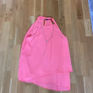 Helt ny blus i från Primark i cerise rosa i storlek 40