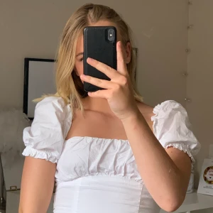 Topp från hm - lägger upp denna igen, frakt ingår💕