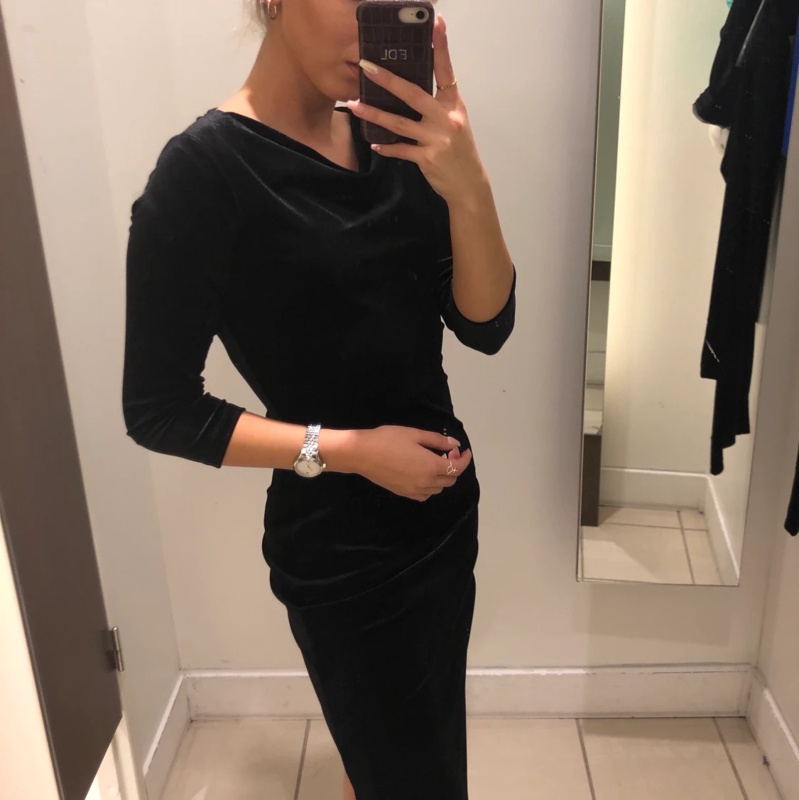 Svart sammetsklänning