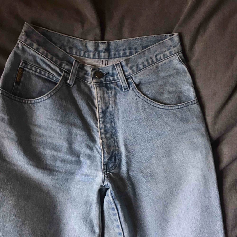 Skitsnygga och våriga jeans💞💞 köpta på humana!. Jeans & Byxor.