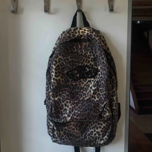  - Nice och rymlig ryggsäck från vans. Köpare står för frakt! Kan även mötas upp!❤️