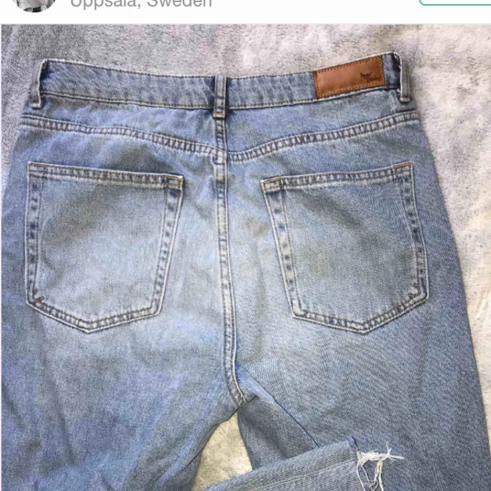 Säljer ett par jättesnygga jeans ifrån Bik Bok. Köpta här på Plick men var tyvärr för stora, i nyskick och inte använda mycket, själv har jag bara testat de.  Köparen står för frakt eller mötas upp i Göteborg området.  Pris kan diskuteras :)  . Jeans & Byxor.