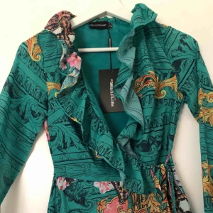  - Oanvänd klänning från prettylittlething 💓