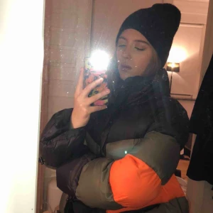  - Vinterjacka från Zara Basic, ordinarie pris 800-900kr. Använd 2 gånger. Kan mötas upp i Stockholm eller fraktas (betalar ej för frakten)