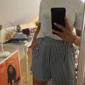  - Jättefina shorts från Bershka. Riktigt fina till våren och sommaren! Aldrig använda 