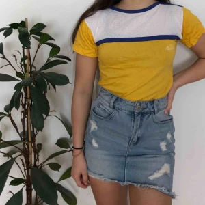  - Snygg tröja köpt på second hand. Checka gärna min profil för andra plagg🦋