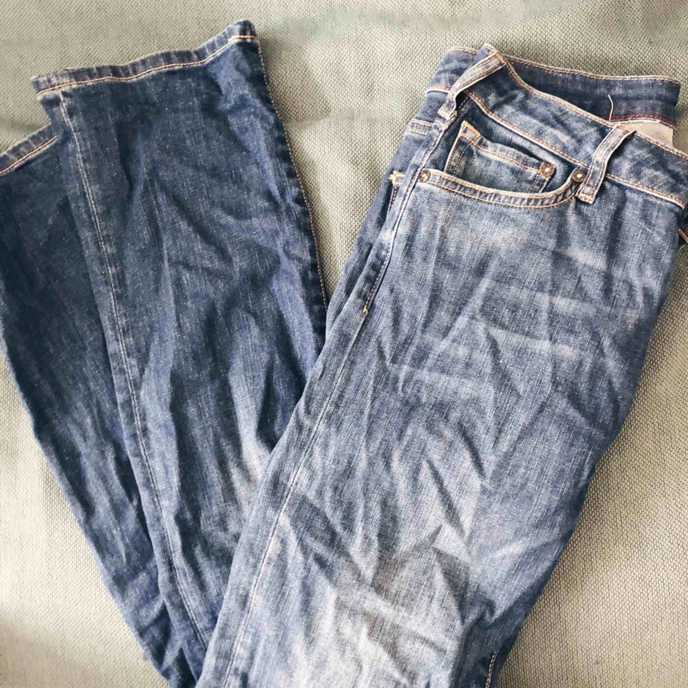 Bootcut jeans från Crocker. Skickas mot frakt eller möts upp i centrala Stockholm.. Jeans & Byxor.
