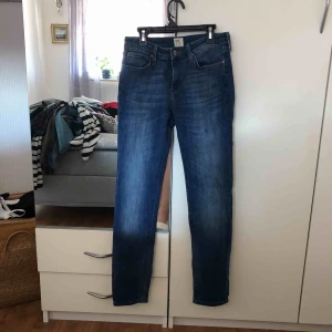  - Äkta lee jeans, för korta för mig. Frakt tillkommer.