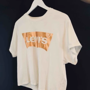  - Tisha från Levis, köpare står för fraaaakt