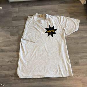 Storlek L, Bekväm t-shirt