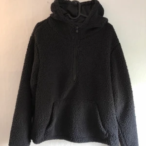 TEDDY - Tunn teddyjacka/hoodie.                                                Köparen står för frakt 🦋