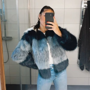 Pälsjacka från ZARA  - Storlek M, knappt använd! 