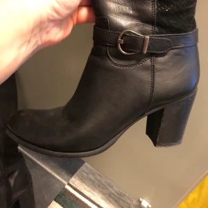 Stovlar skin str 38 - Mycket Finn stick använd sparsam 