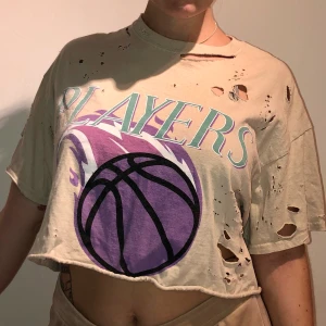 Crop Top - Köpt från Boohoo, sen gjort om den själv. Köparen står för frakten