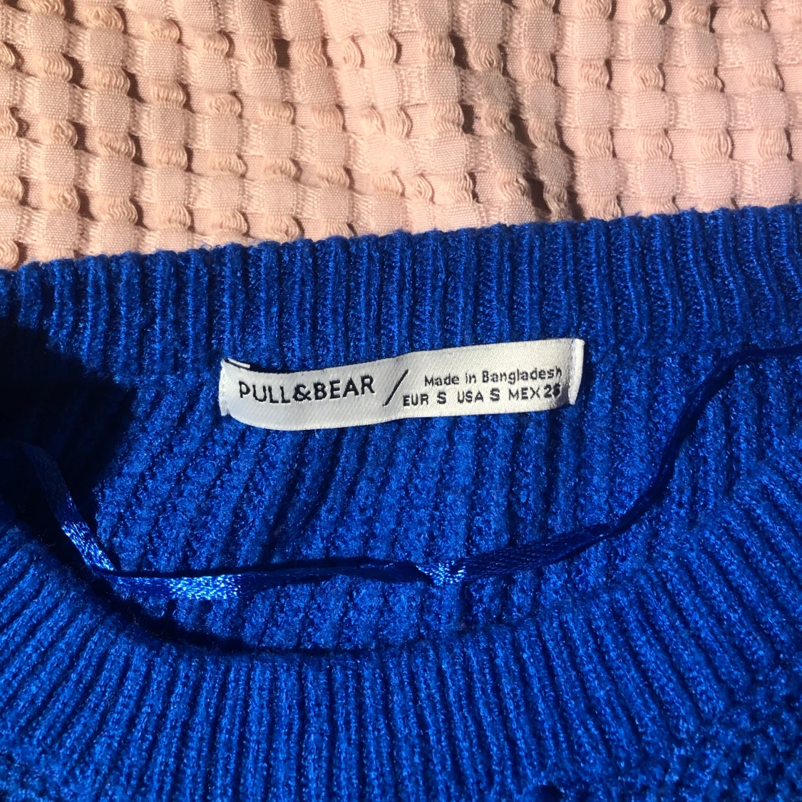 Blå/svart stickad tröja - 90