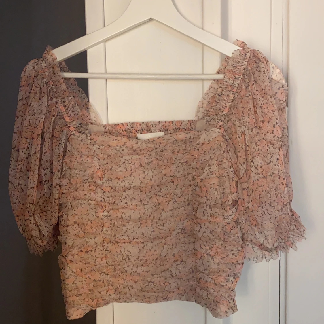 Blommig top, storlek 38