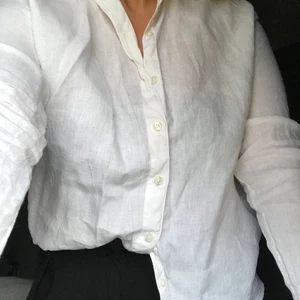 Vit skjorta 38 - Vit skjorta från Gina tricot storlek 38. Köparen står för frakt❤️