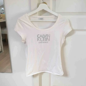  - Calvin Klein t-shirt