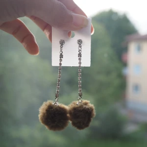  - nya örhängen  frakt 10 kr 