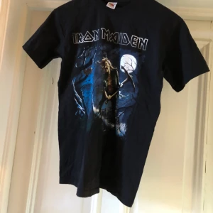  - Iron Maiden tour T-shirt. Kan hämtas i Uppsala eller skickas mot frakt 
