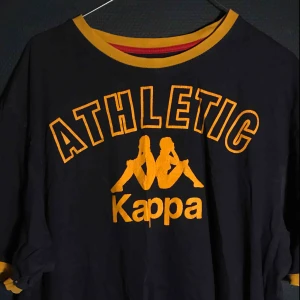  - XL kappa t-shirt i en äldre 70-tals modell