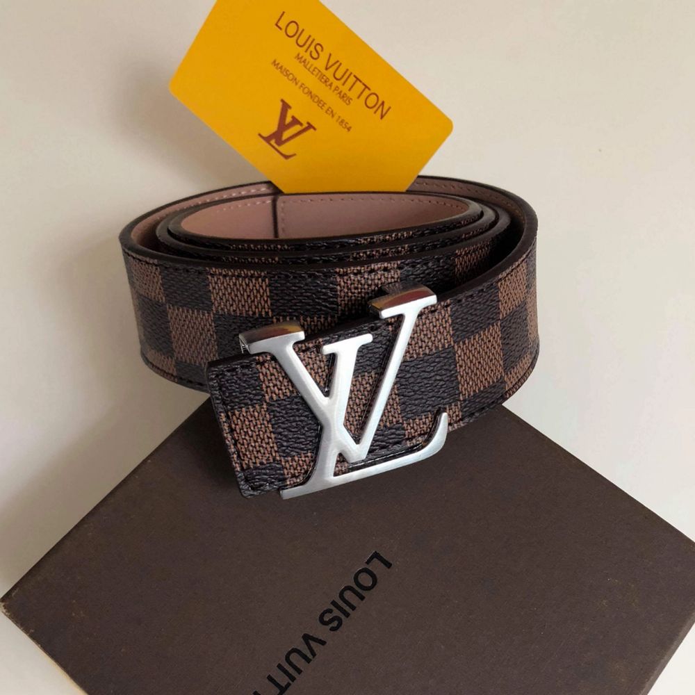 Louis Vuitton skärp i bästa AAA | Plick Second Hand
