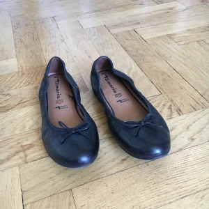  - Ballerinaskor från Tamaris i skinn, använda endast en gång. Nypris 600kr
