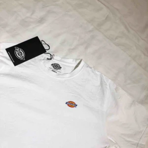  - Dickies tshirt. Säljes pga köpte hem för liten storlek och glömde returnera i tid. Aldrig använd, prislapp kvar. 