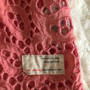  - Jätte fin Odd Molly blus i en fin rosa färg. Använts fåtal gånger och är i jätte fint skick<3