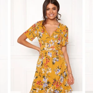  - Supersöt klänning från Rut and Circle. Använd endast en gång!