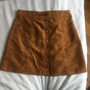  - Mockakjol i fejkmocka. Tryckknappar fram. Aldrig använd. Skickas mot frakt eller hämtas i Malmö. 