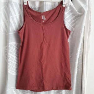 Topp - Topp i fint skick. Frakt tillkommer om det ska postas 💌