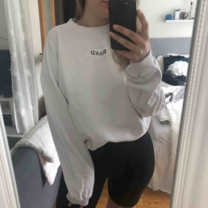  - En snygg sweatshirt från Nakd i bra skick. Frakt tillkommer!☺️