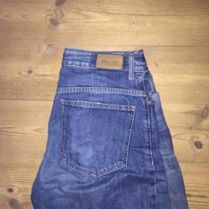  - Säljer dessa superfina wide Diesel byxor. Säljer pga de är för korta för mig som är 1,75. Lite fransigt på baksidan vid foten, men de ska vara så. Middle-waist, pris kan diskuteras