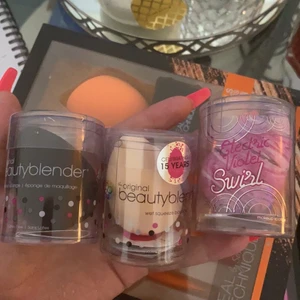 Beauty blender läs beskrivningen  - 3 olika varianter av märket beauty blender 100:-st 