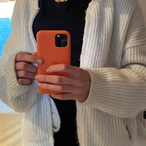 Kofta  - Väldigt populär skön kofta från nakd storlek M.