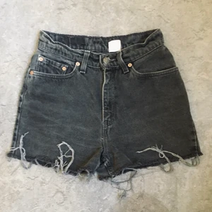 Levis jeansshorts - Mörkgråa. Möts upp i centrala Sthlm annars tillkommer frakt 🌸