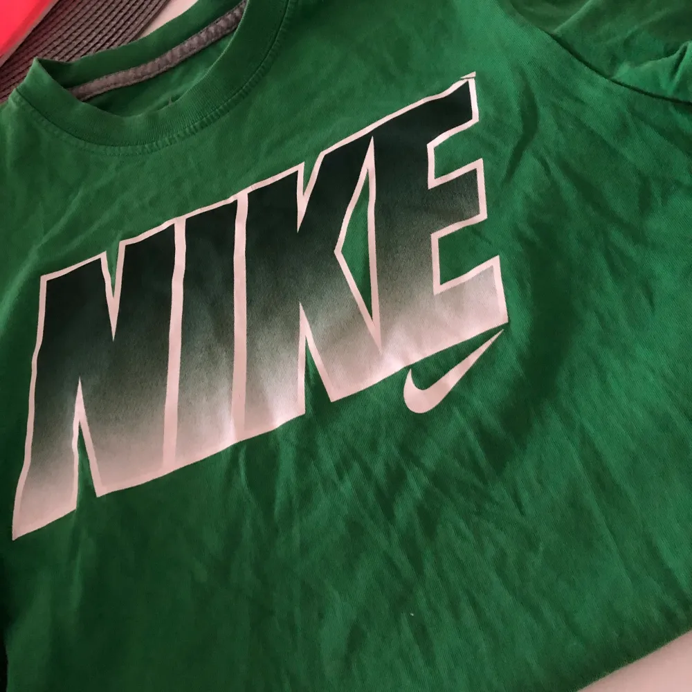 Nike T-shirt storlek 158-164, typ S . T-shirts.