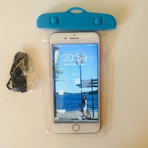 Vattentät mobilväska - Vattentät mobilväska för smartphone. 100% nytt.  Hämtas i Storskogstorget, Näckrosen T Eller frakt: 10kr