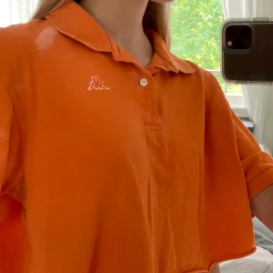 Kappa piké - Säljer den här super fina piké-magtröjan för att den inte kommer till användning. Halvdant avklippt av mig men de funkar! Köpte på Humana, det är strl XL men passar på mig som är en XS-S💞💞