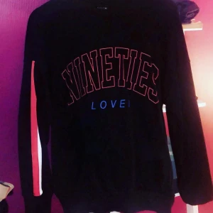 En svart tröja från ginatricot - En svart tröja från ginatricot använd bara några gånger 