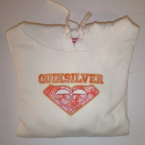 Quicksilver hoddies helt nya - Nya hoodies, med pristagg kvar. Strl 14 & 16. Passar XS och S. Kan säljas separat eller som paket.