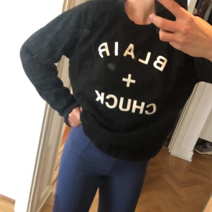 Manners Chuck & Blair tröja - Oversize collegetröja  - Manners Chuck & Blair. Fint skick, sitter snyggt på mig som är small. 