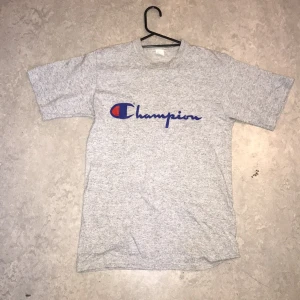  - Döööö snygg champion T-shirt i stl M.