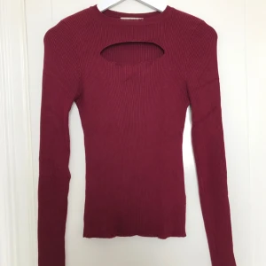  - Populär topp från Chiquelle. Såldes i one size men skulle nog tro den passar XS-S bäst. Använd 1-2ggr så säljes i nyskick (skrynklig på bilden då den legat ihopvikt i garderob).