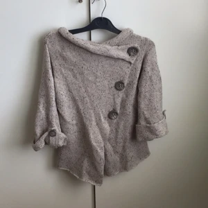  - En finare kofta från Ginatricot i storlek XS. 